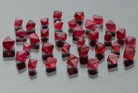 34 crystals of spinel